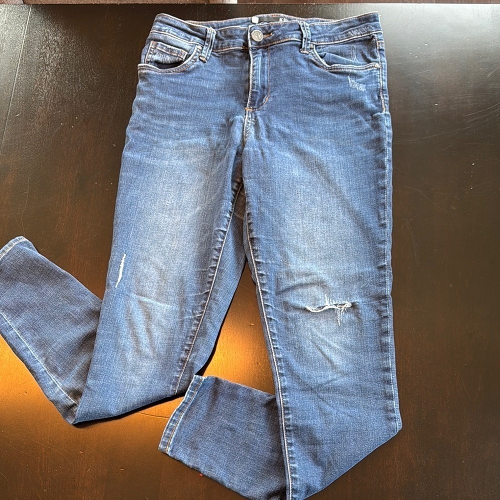 Kut from the Kloth Blue Skinny Jeans with Distressed Knee